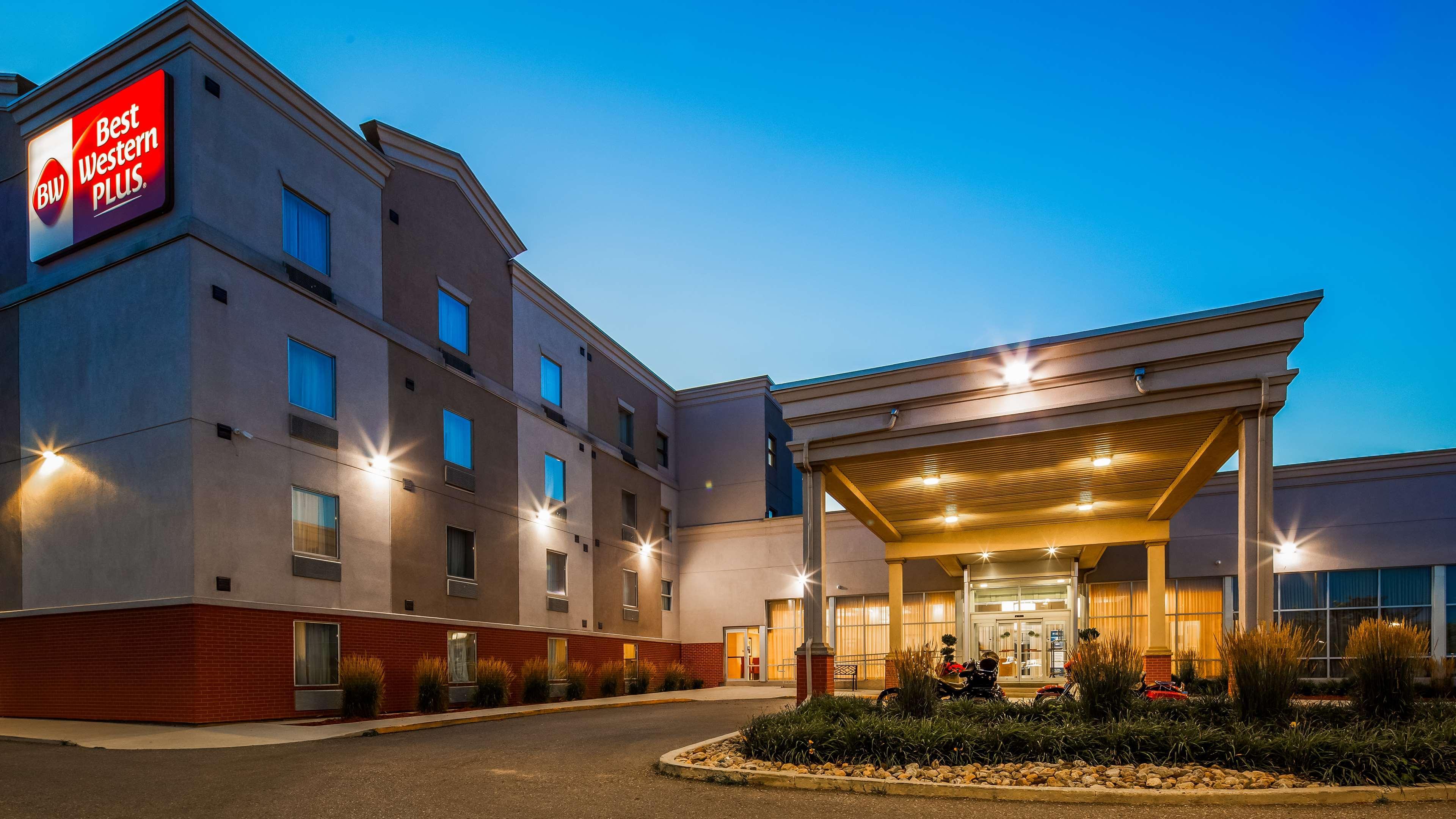 Best Western Plus Bowmanville Exterior photo